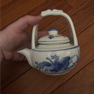 small Nantucket Chinese style blue and white Teapot